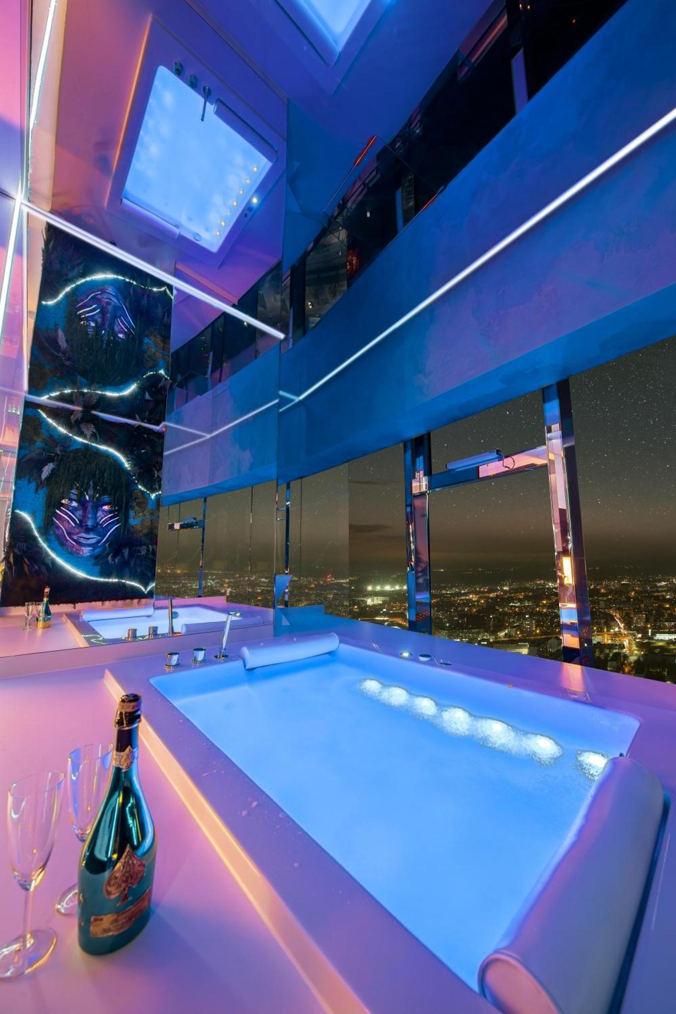 Apartamenty Sky Tower Z Jakuzzi Przy Oknie Breslau Exterior foto