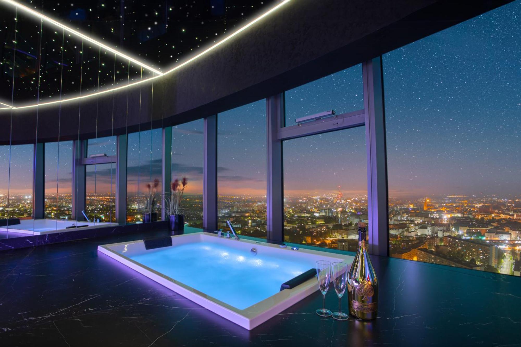 Apartamenty Sky Tower Z Jakuzzi Przy Oknie Breslau Zimmer foto